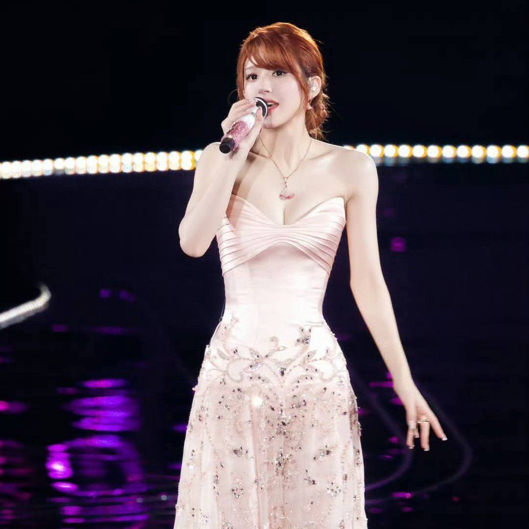 A moment captured by a fan of Zhao Lusi