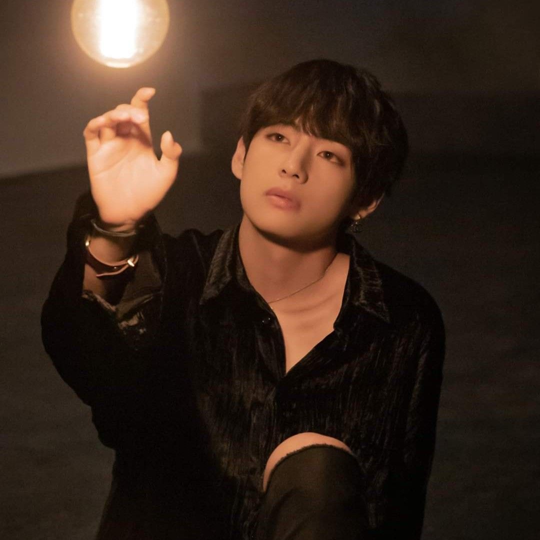 Latest photo of Kim Taehyung (V)