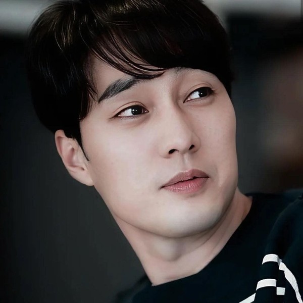 Foto profil terbaik So Jisub hari ini di Choeaedol Celeb