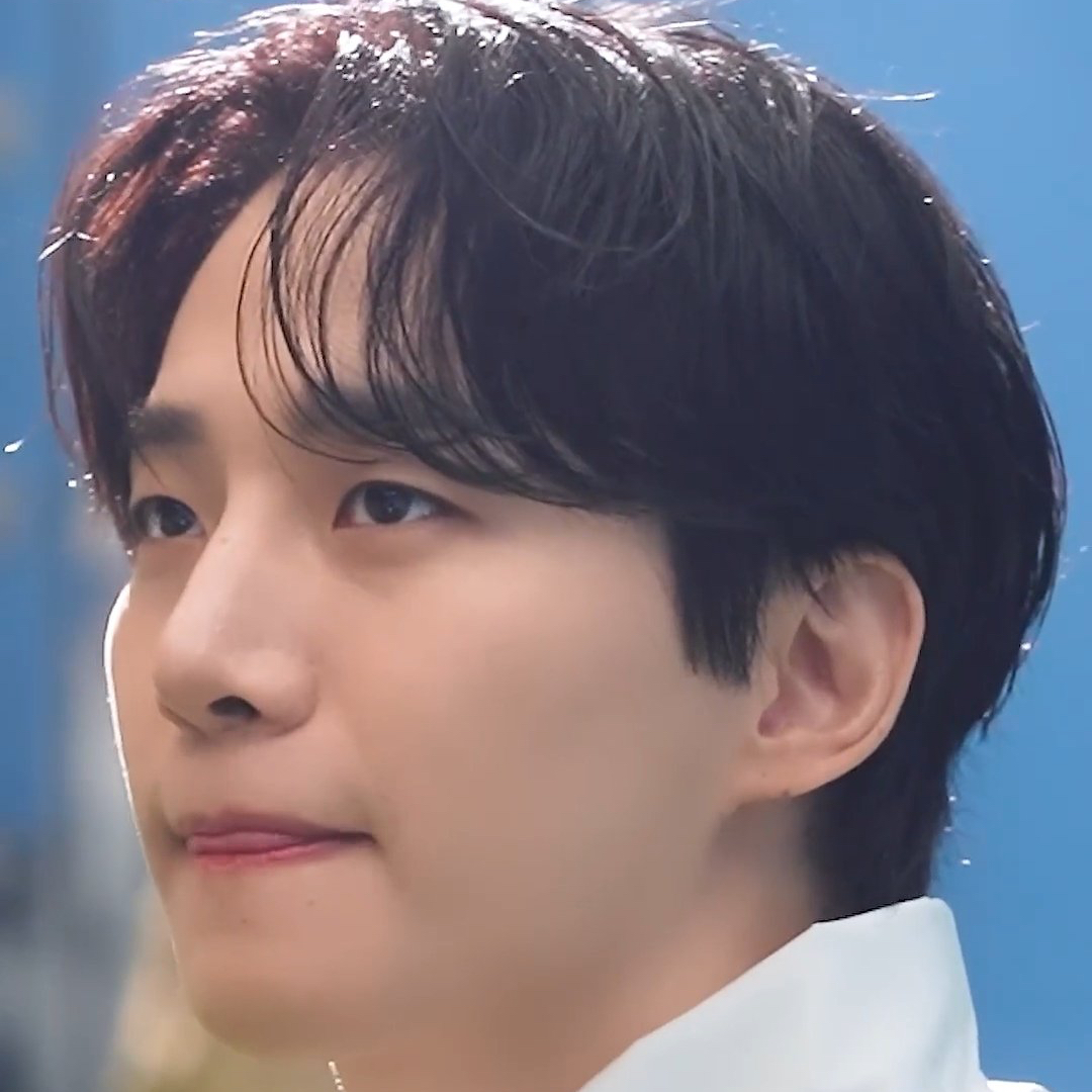 Behind-the-scenes cut of Lee Junho