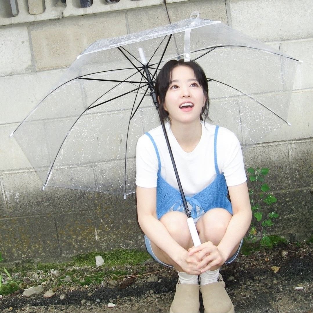 Behind-the-scenes cut of Park Boyoung