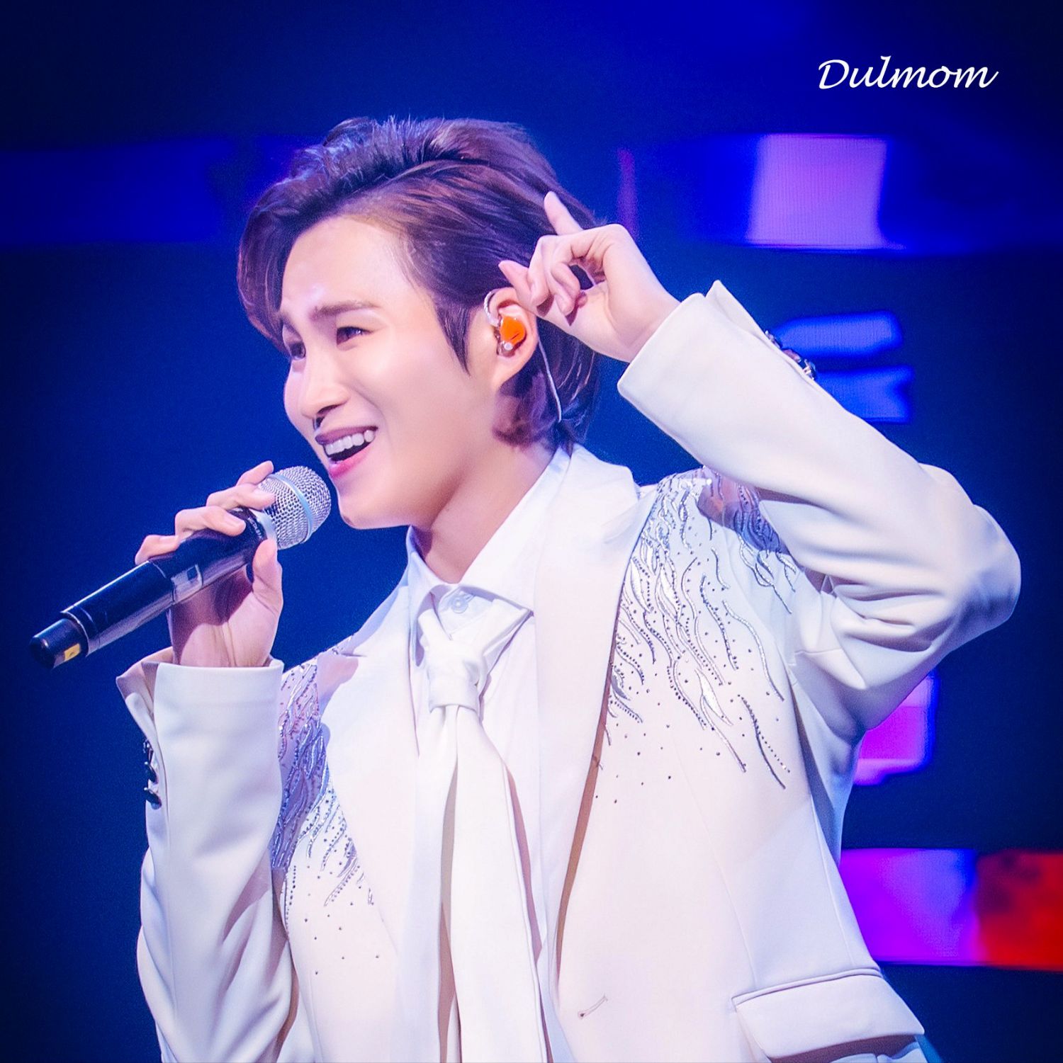 A moment captured by a fan of Kim Heejae