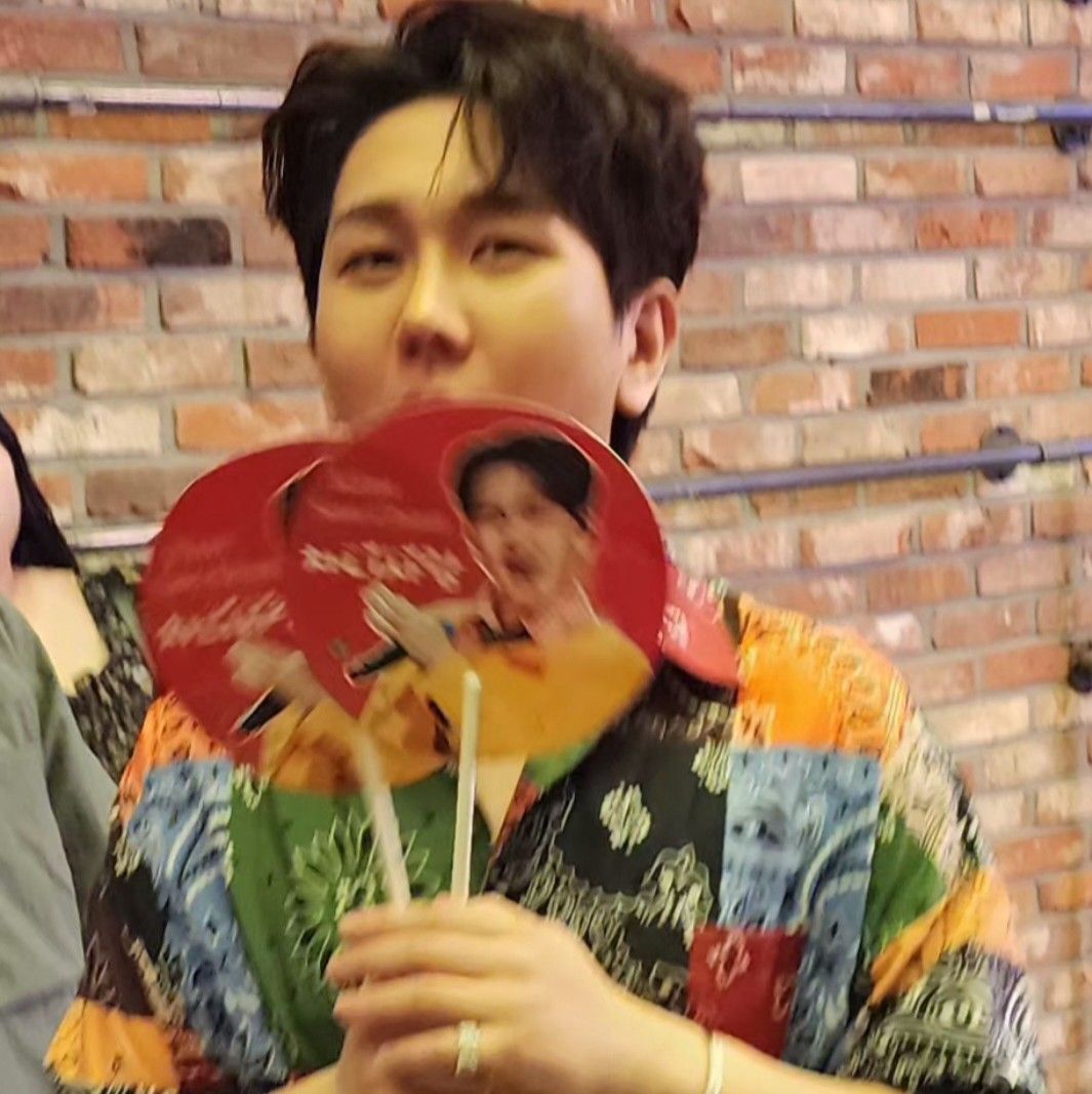 A moment captured by a fan of Kim Soochan