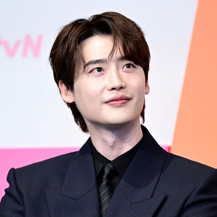 Behind-the-scenes cut of Lee Jongsuk