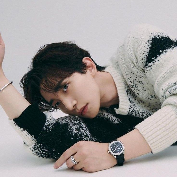 Behind-the-scenes cut of Lee Junho
