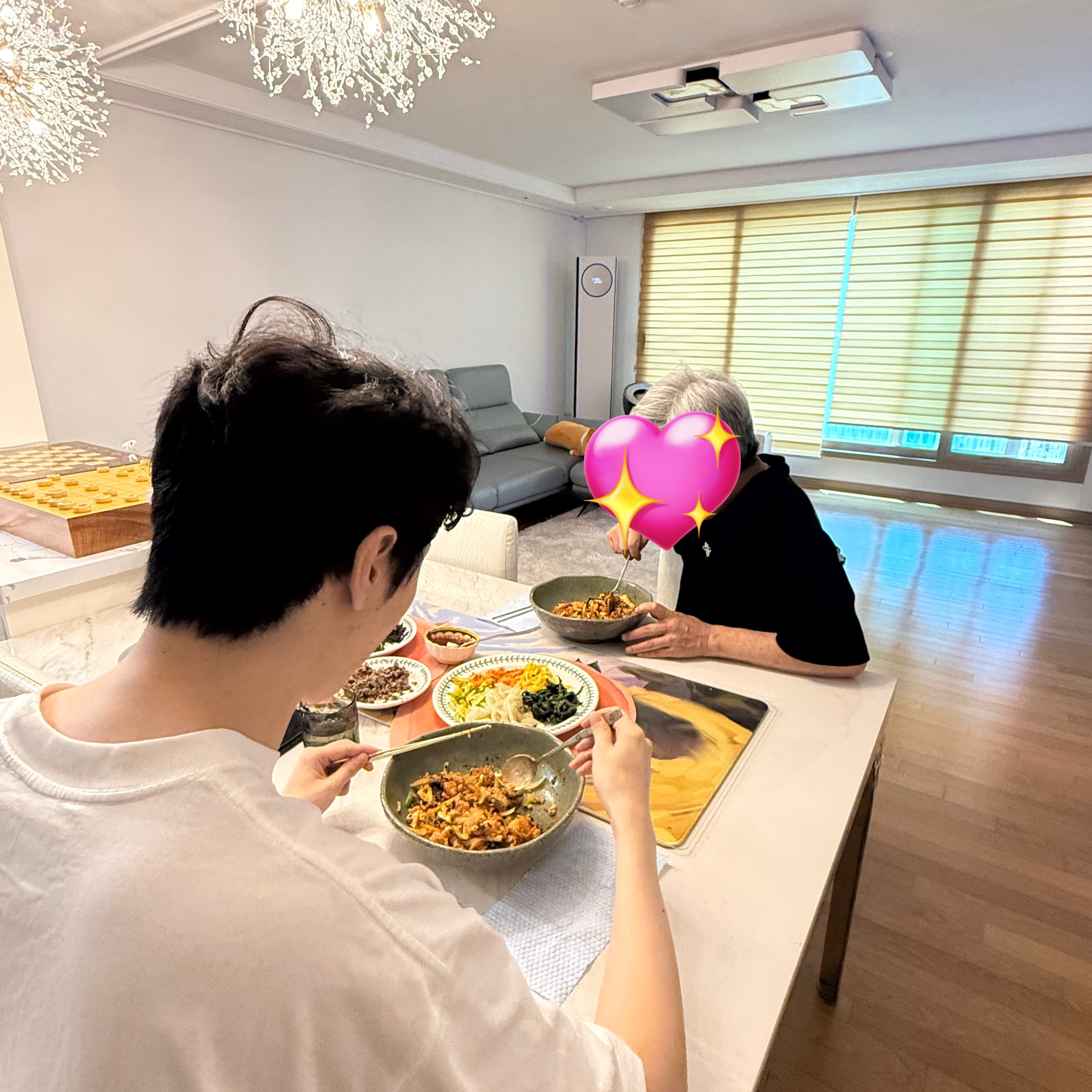 Behind-the-scenes cut of Chovy