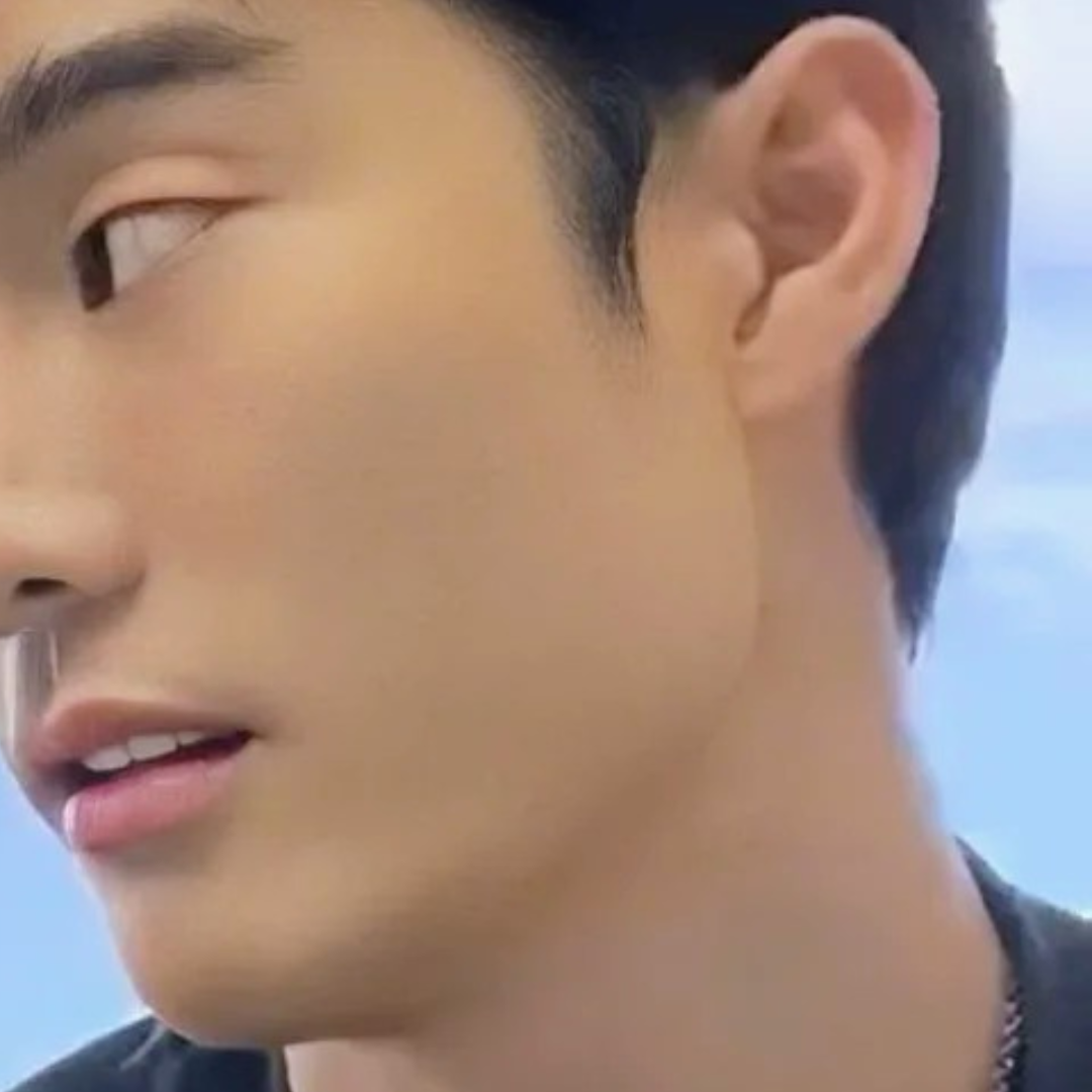 Behind-the-scenes cut of Book Kasidet Plookphol