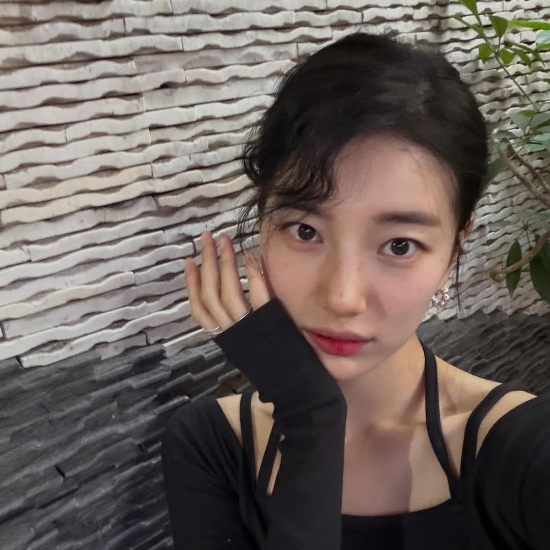 Recent activity shot of Bae Suzy