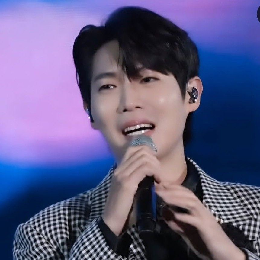 Latest photo of Son Taejin