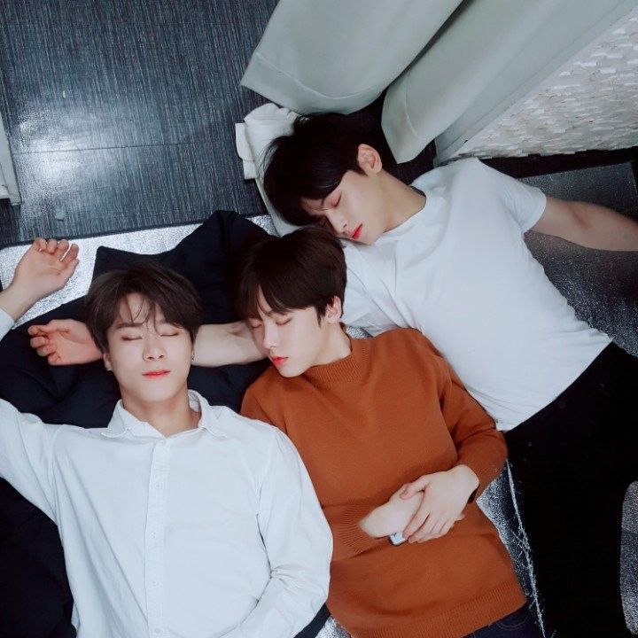 Cuplikan di balik layar dari Cha Eunwoo