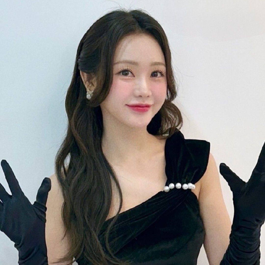 Behind-the-scenes cut of Hong Jiyoon