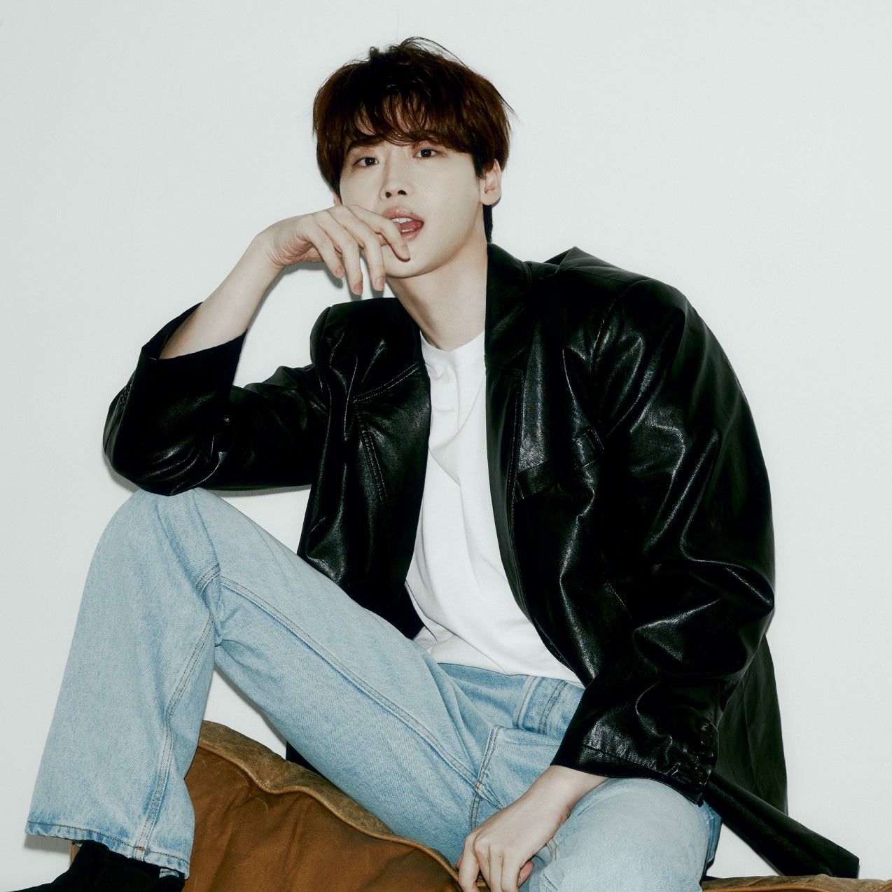 Behind-the-scenes cut of Lee Jongsuk