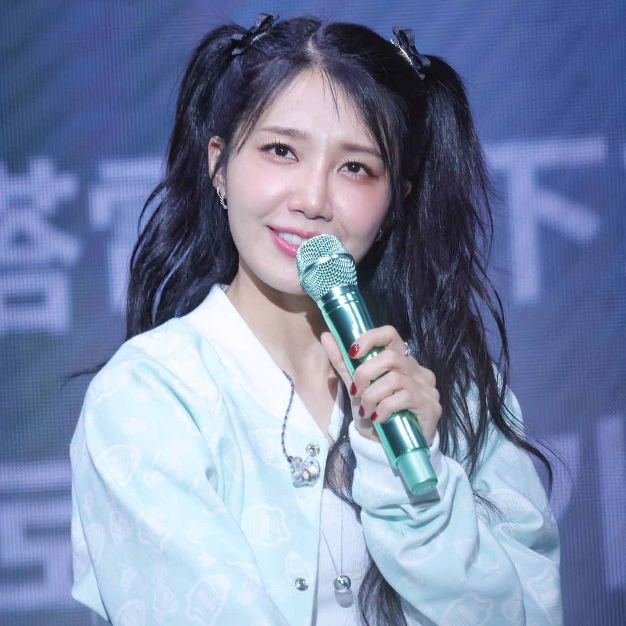 A moment captured by a fan of Jung Eunji