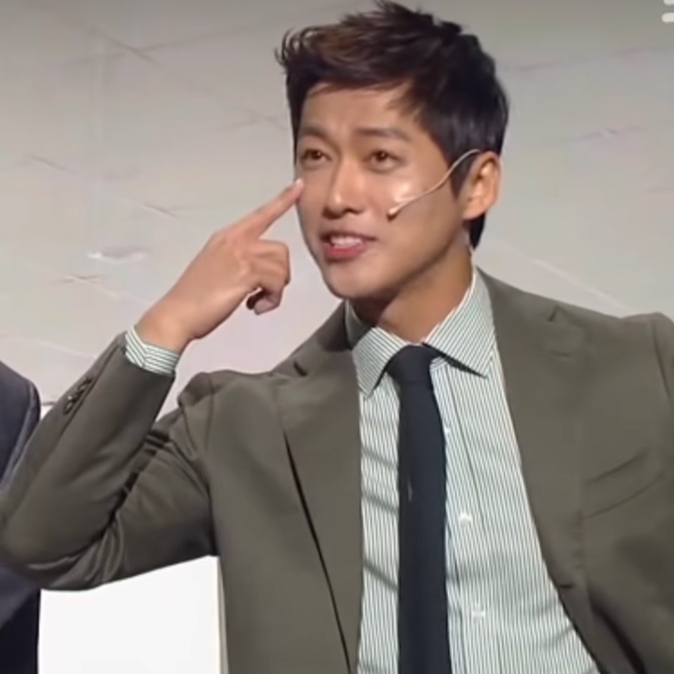 Behind-the-scenes cut of Namkoong Min