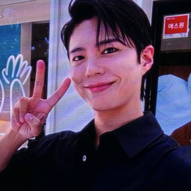 Behind-the-scenes cut of Park Bogum