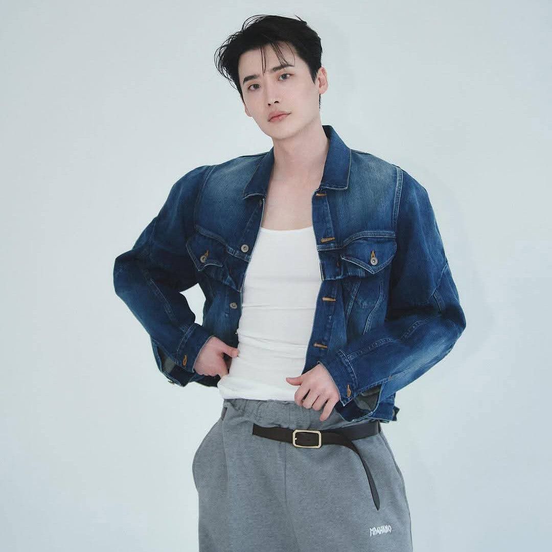 Latest photo of Lee Jongsuk