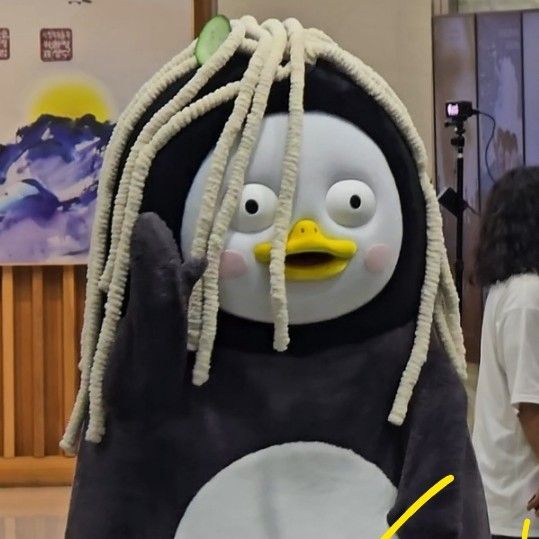 Behind-the-scenes cut of Pengsoo