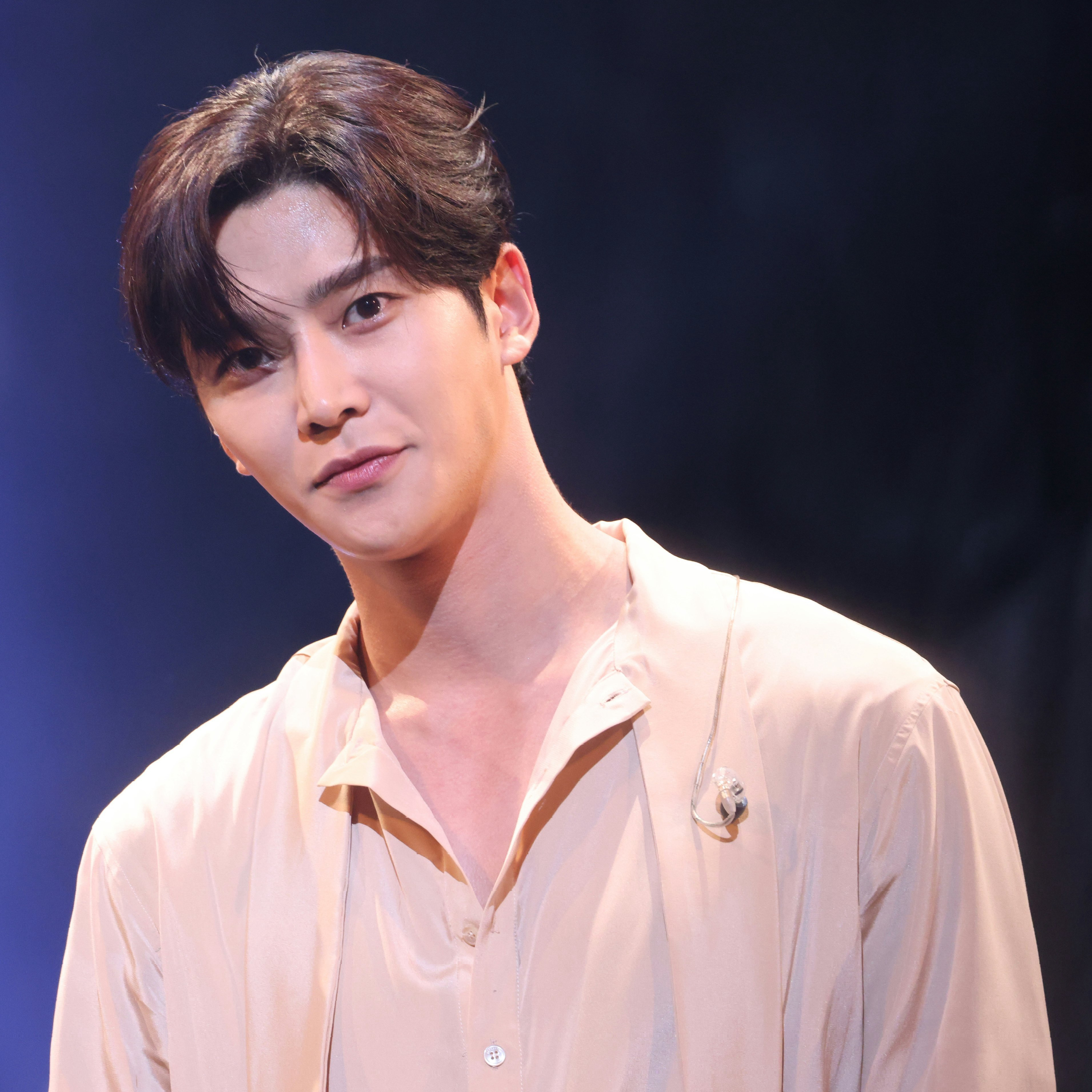 Behind-the-scenes cut of Rowoon