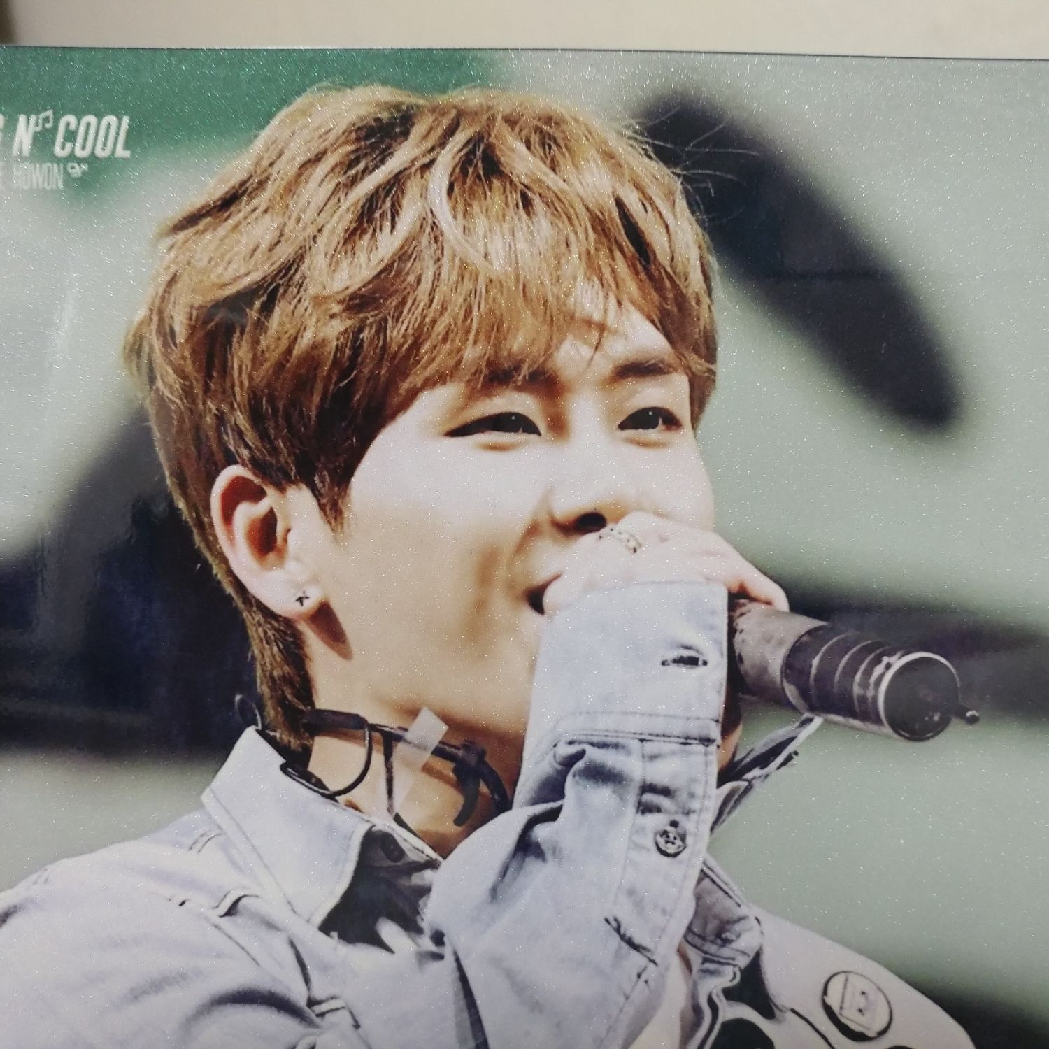 Behind-the-scenes cut of Hoya