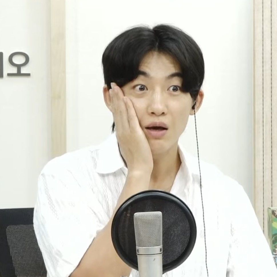 Behind-the-scenes cut of Shin Seungtae