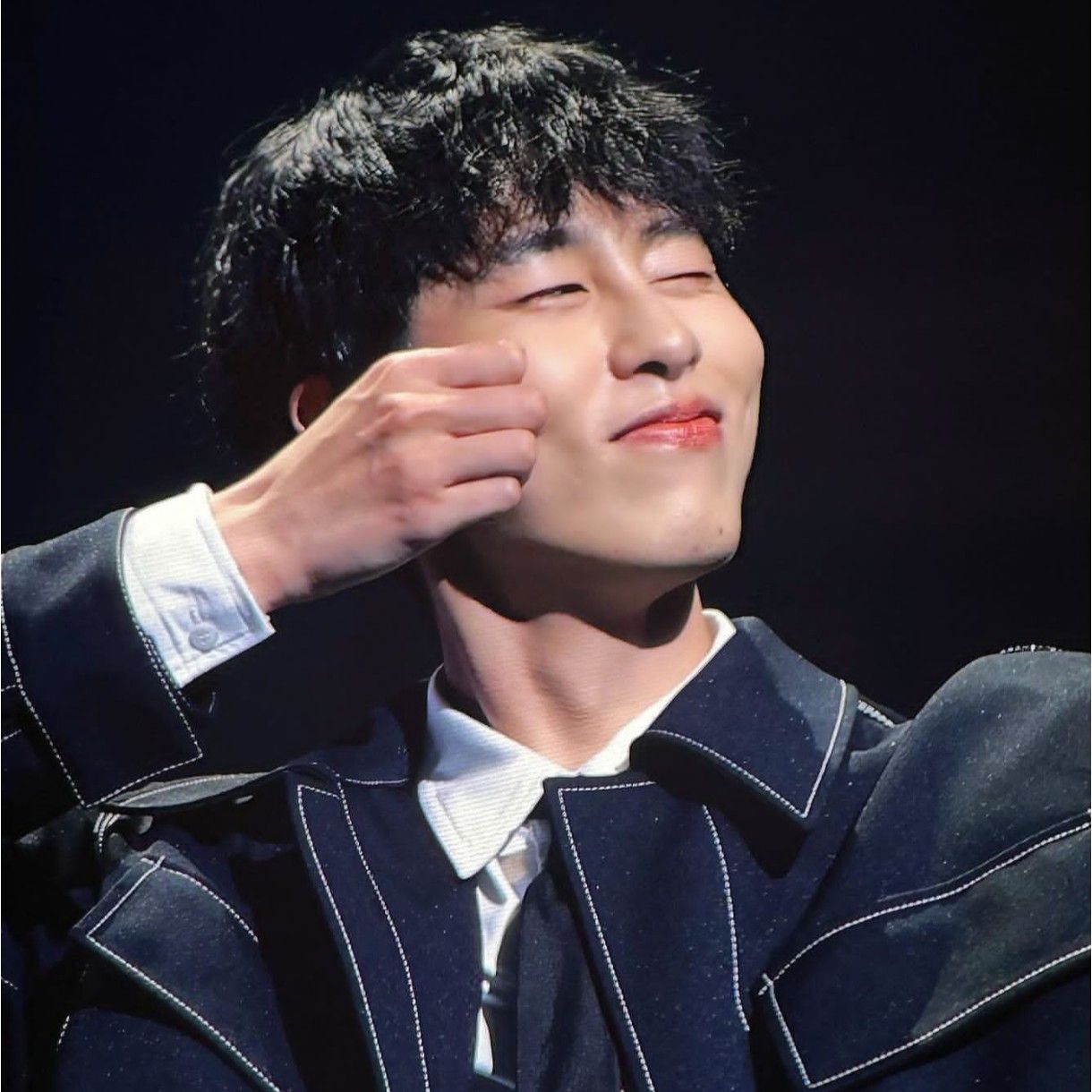 A moment captured by a fan of Lee Jaewook