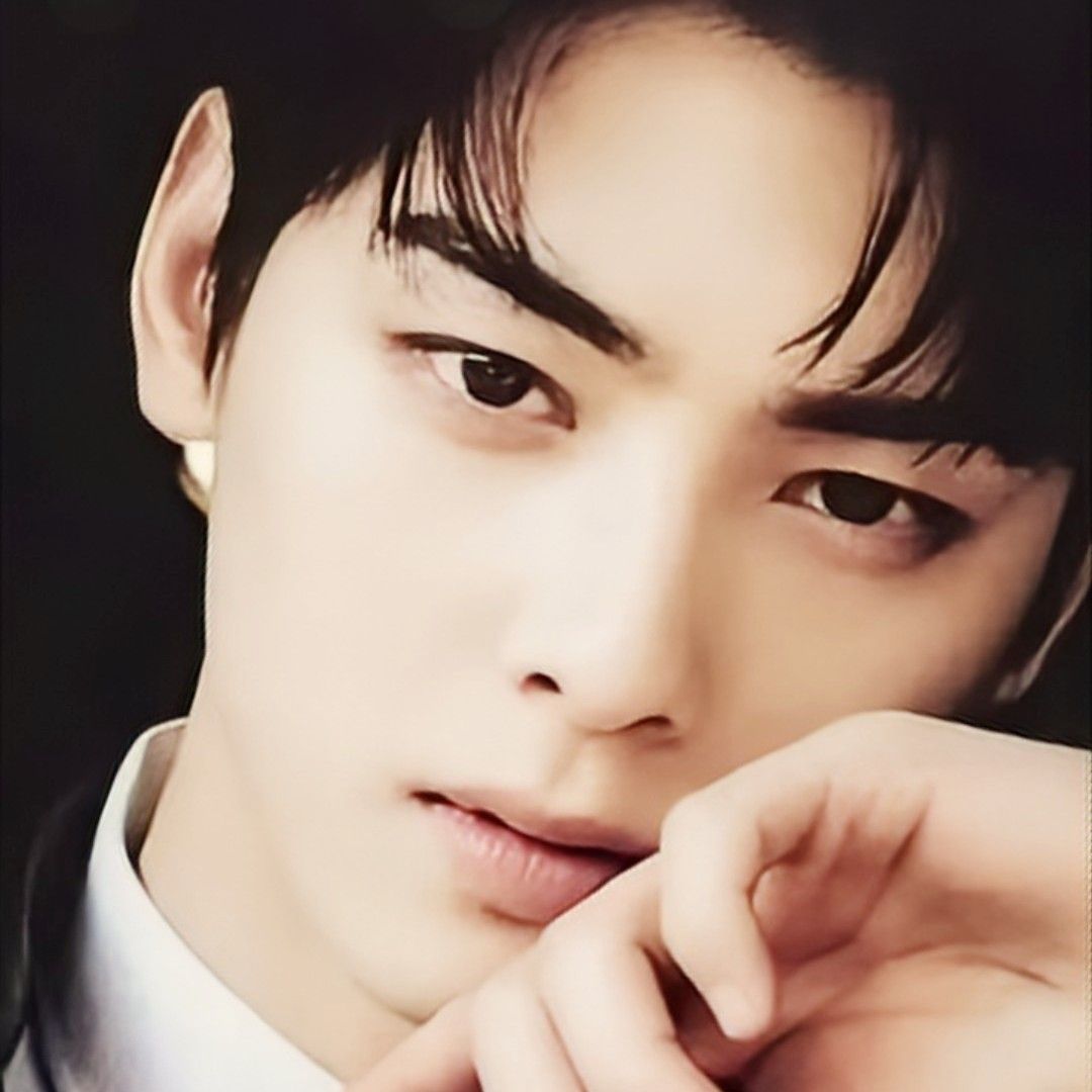 Behind-the-scenes cut of Cha Eunwoo