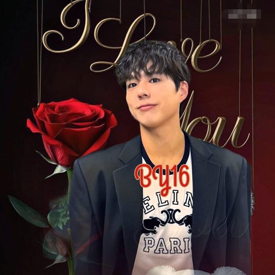 A moment captured by a fan of Park Bogum