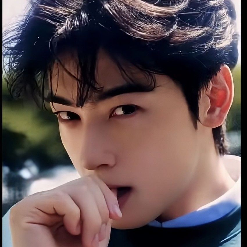 Recent activity shot of Cha Eunwoo