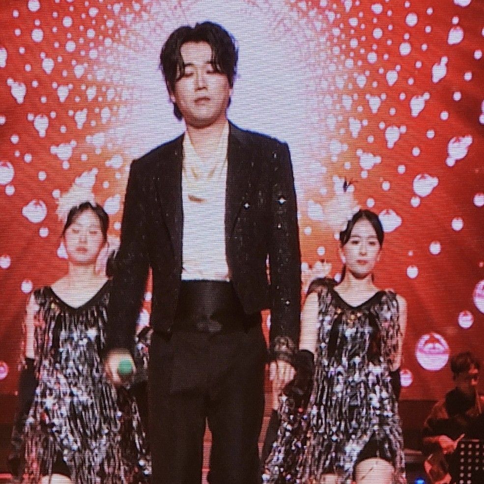 A moment captured by a fan of Hwang Youngwoong