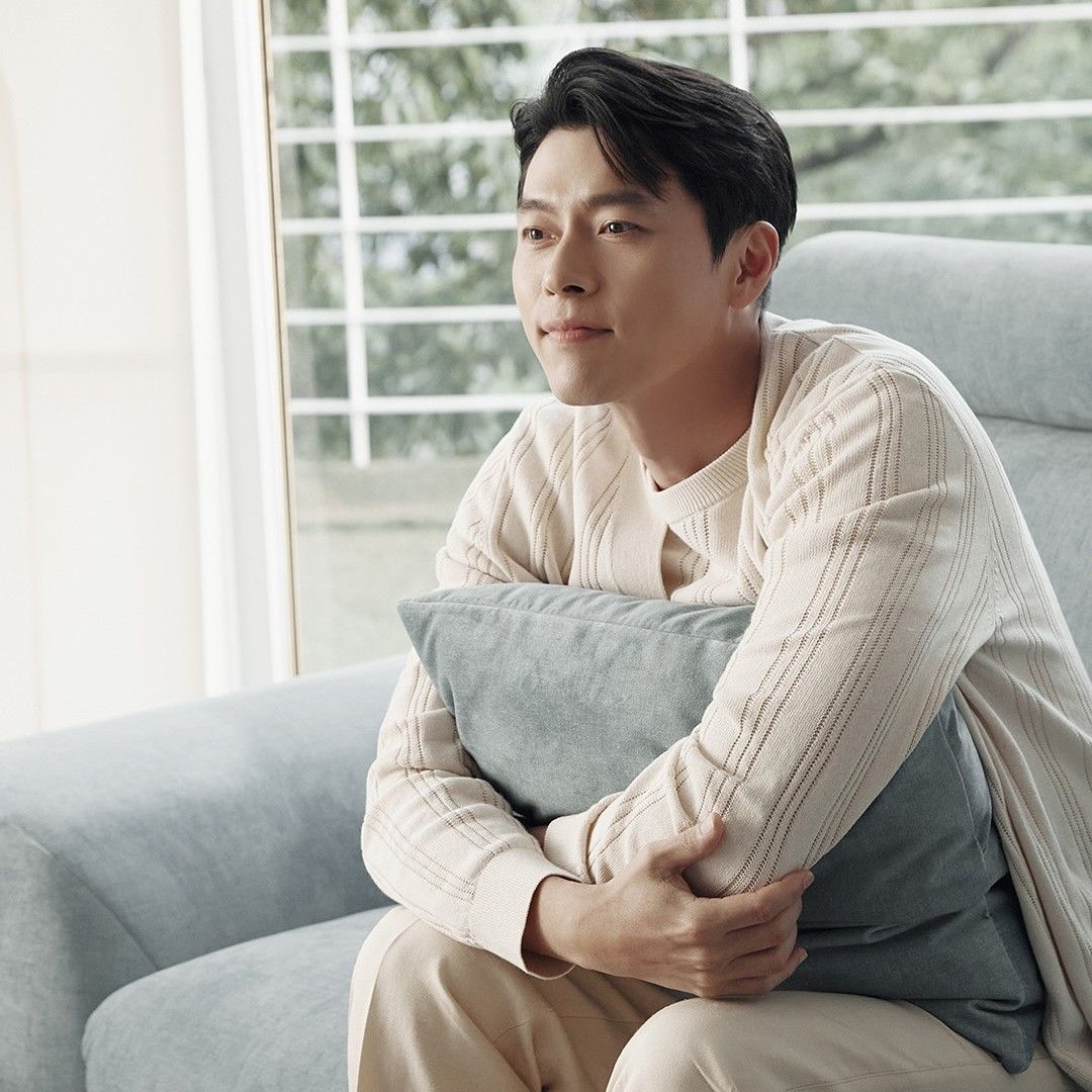 A moment captured by a fan of Hyun Bin