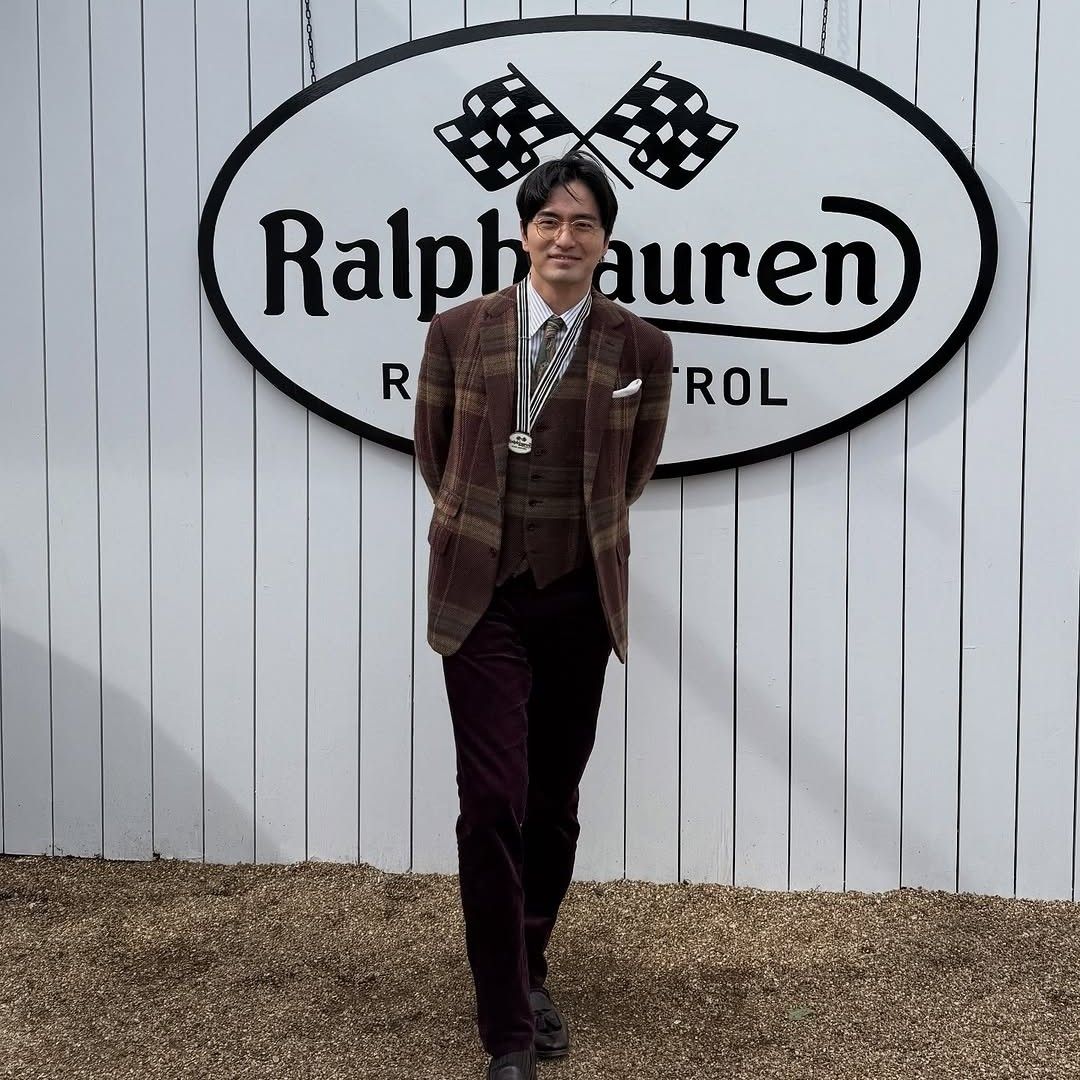 Behind-the-scenes cut of Lee Jinwook