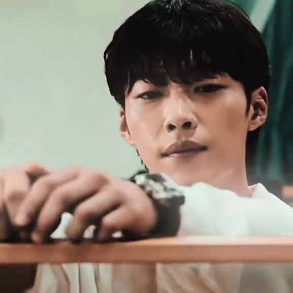 Behind-the-scenes cut of Woo Dohwan