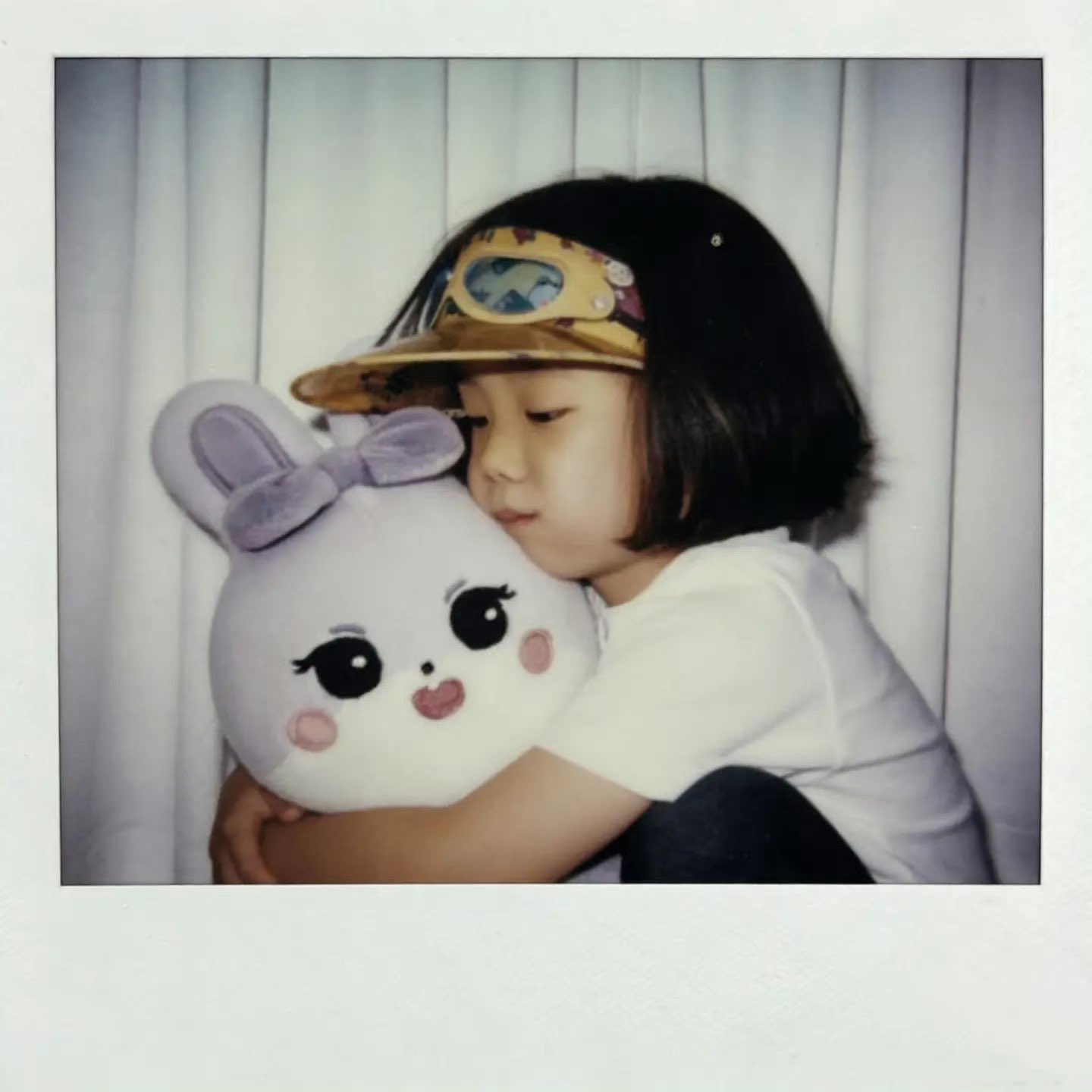 Behind-the-scenes cut of Jisoo (1995)