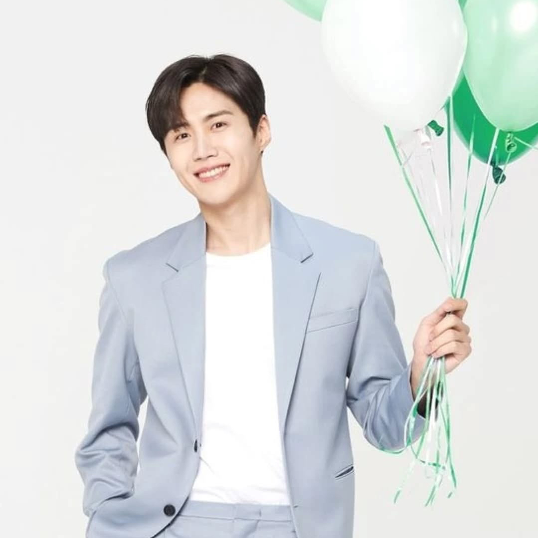 粉絲拍下的金宣虎瞬間