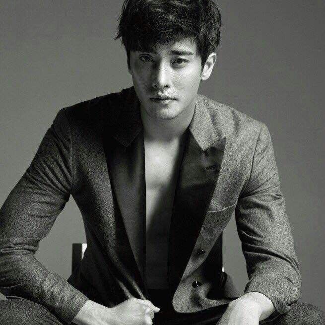 Latest photo of Sunghoon