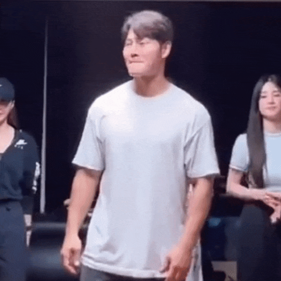 キム・ジョングクの最近の活動ショット