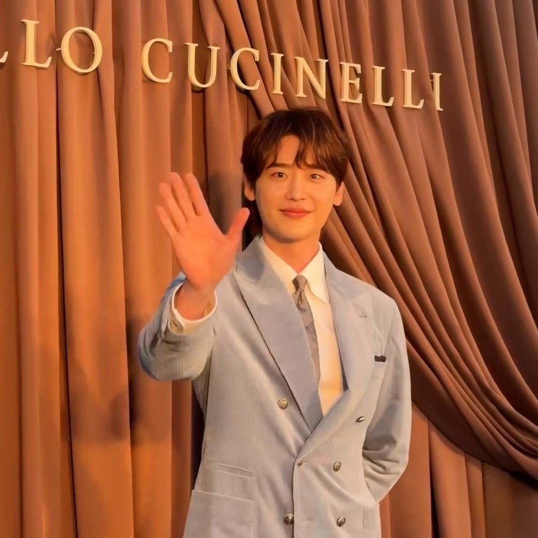 Latest photo of Lee Jongsuk