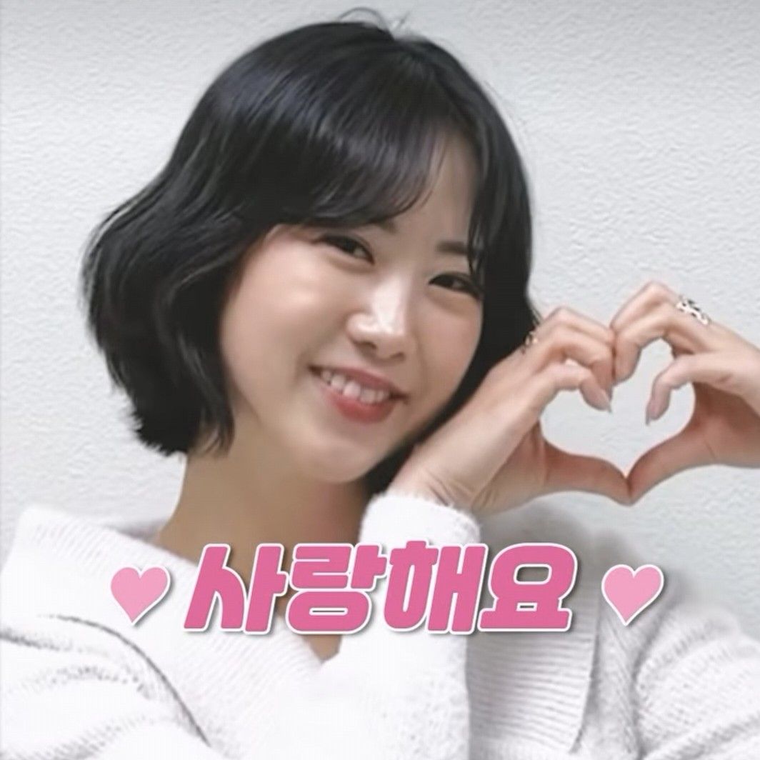 Behind-the-scenes cut of Kang Hyeyeon