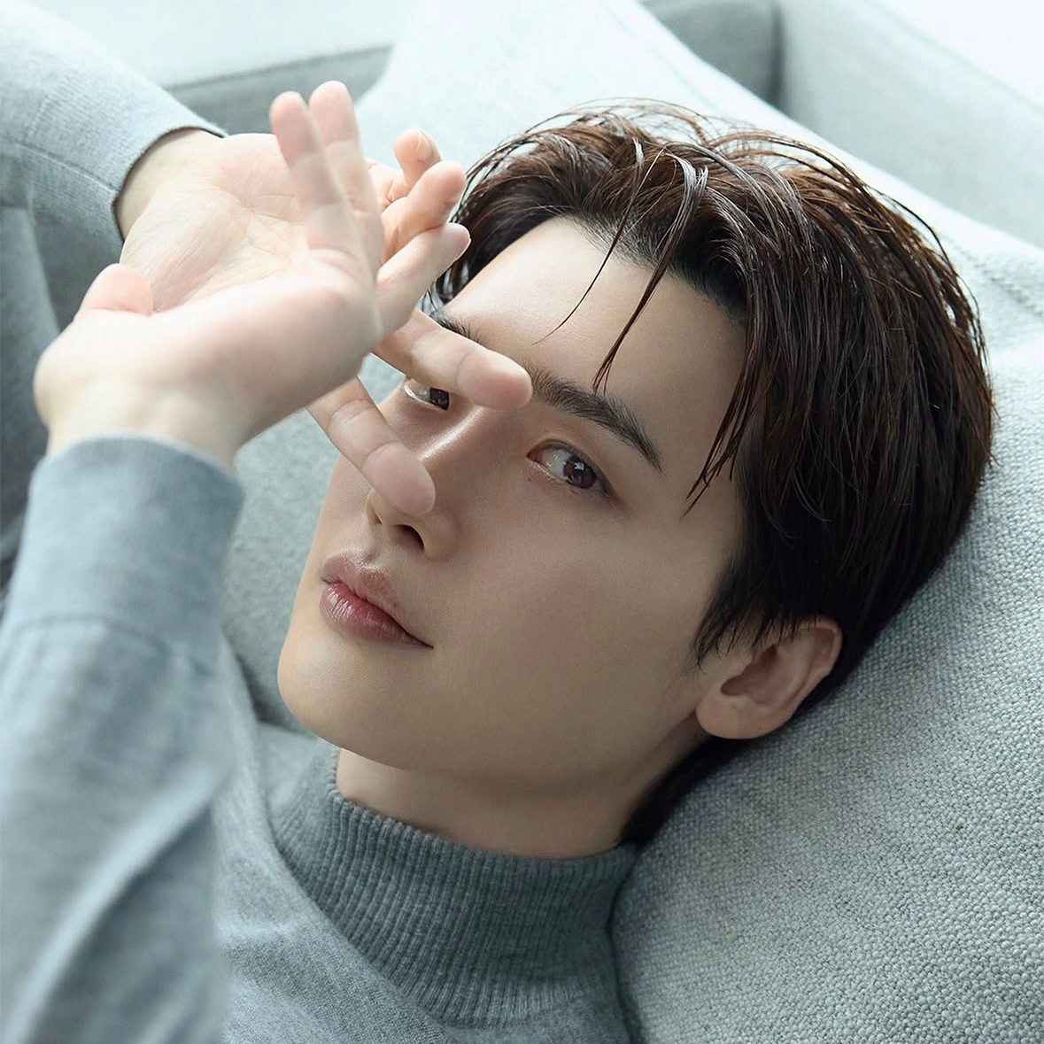 A moment captured by a fan of Lee Jongsuk