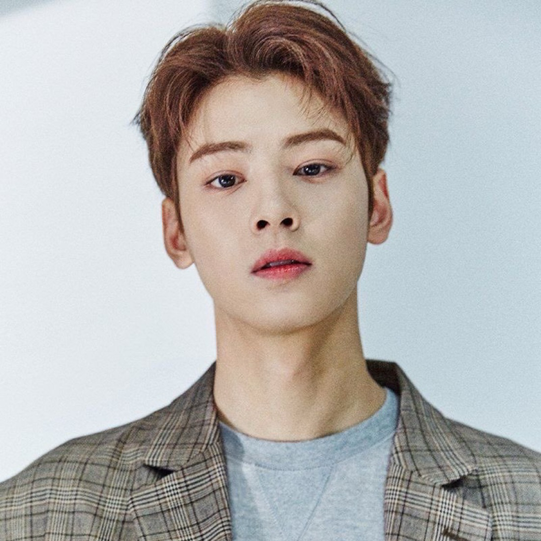 Behind-the-scenes cut of Cha Eunwoo