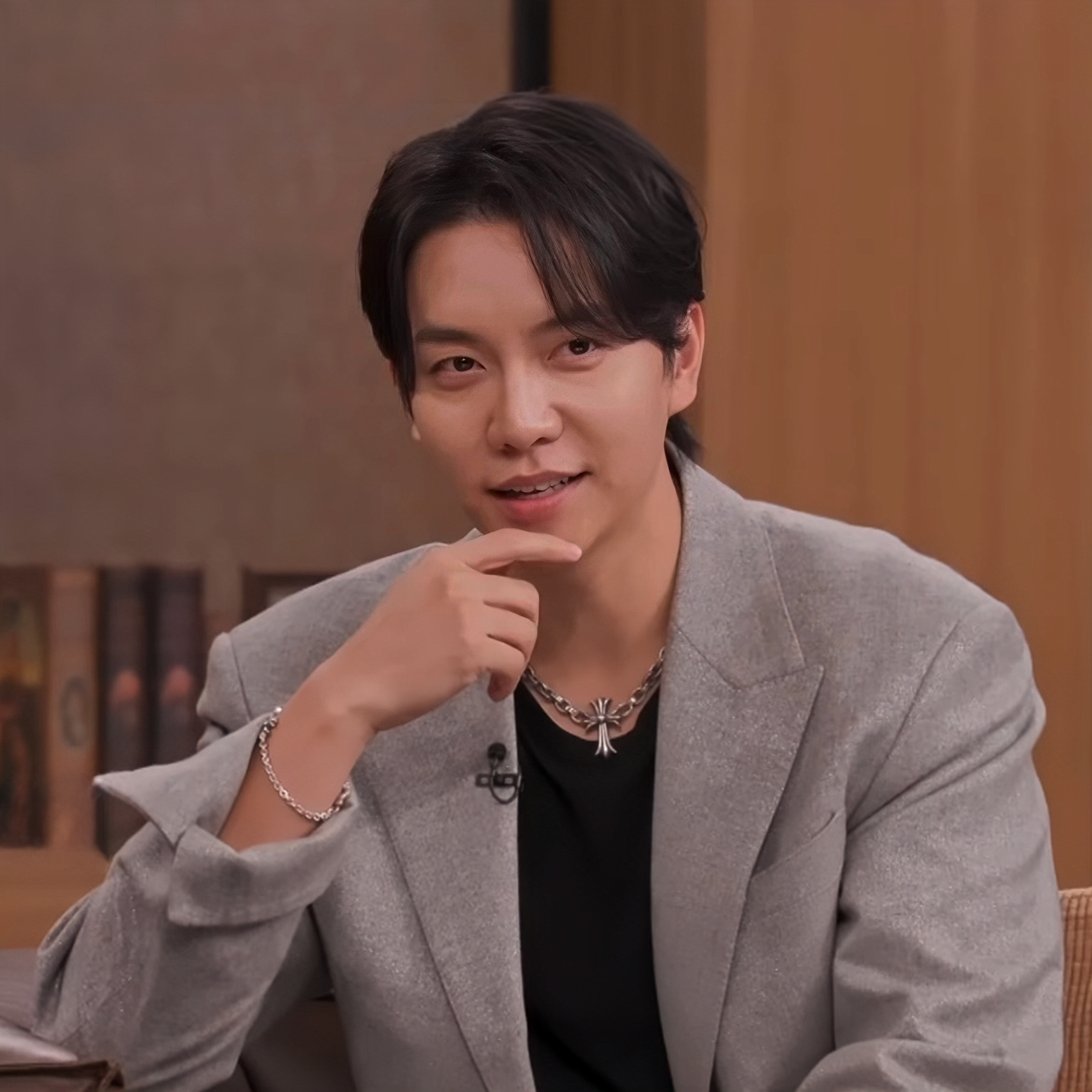 Behind-the-scenes cut of Lee Seunggi