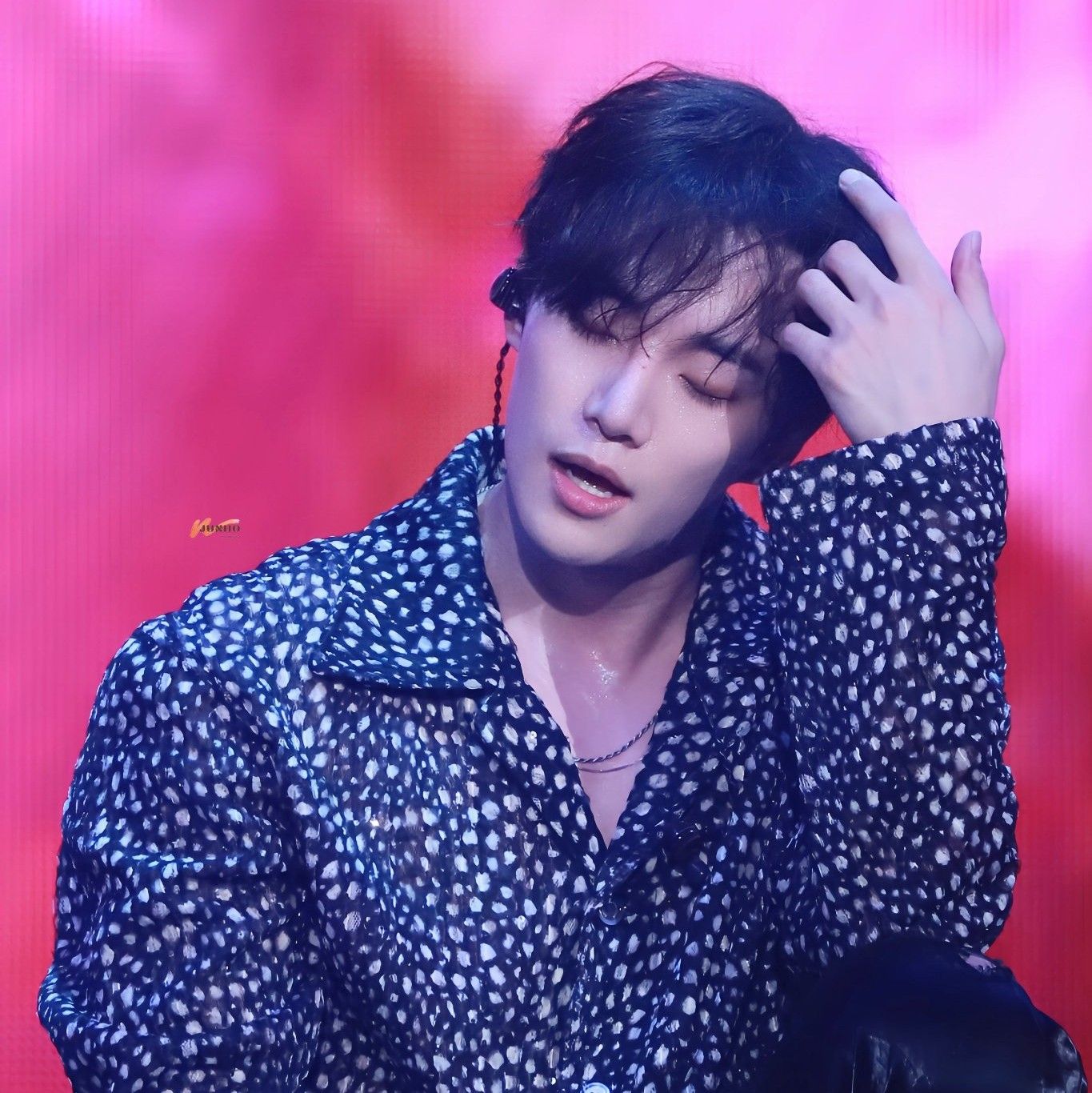 イ・ジュノのビハインドカット