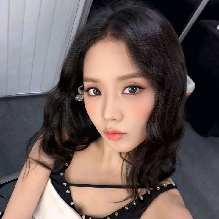 Latest photo of Jisoo (1995)