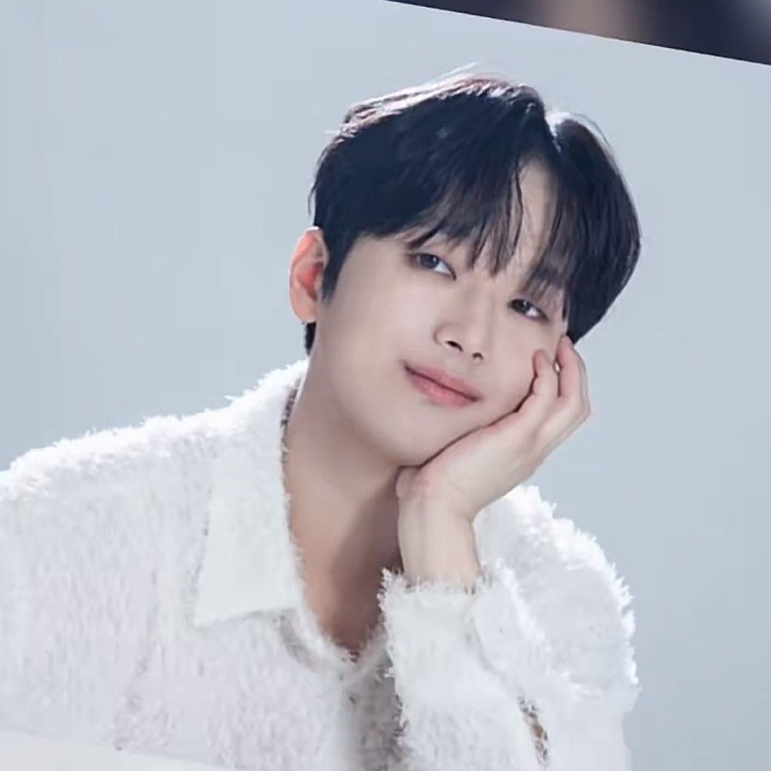 이찬원 최근 활동샷