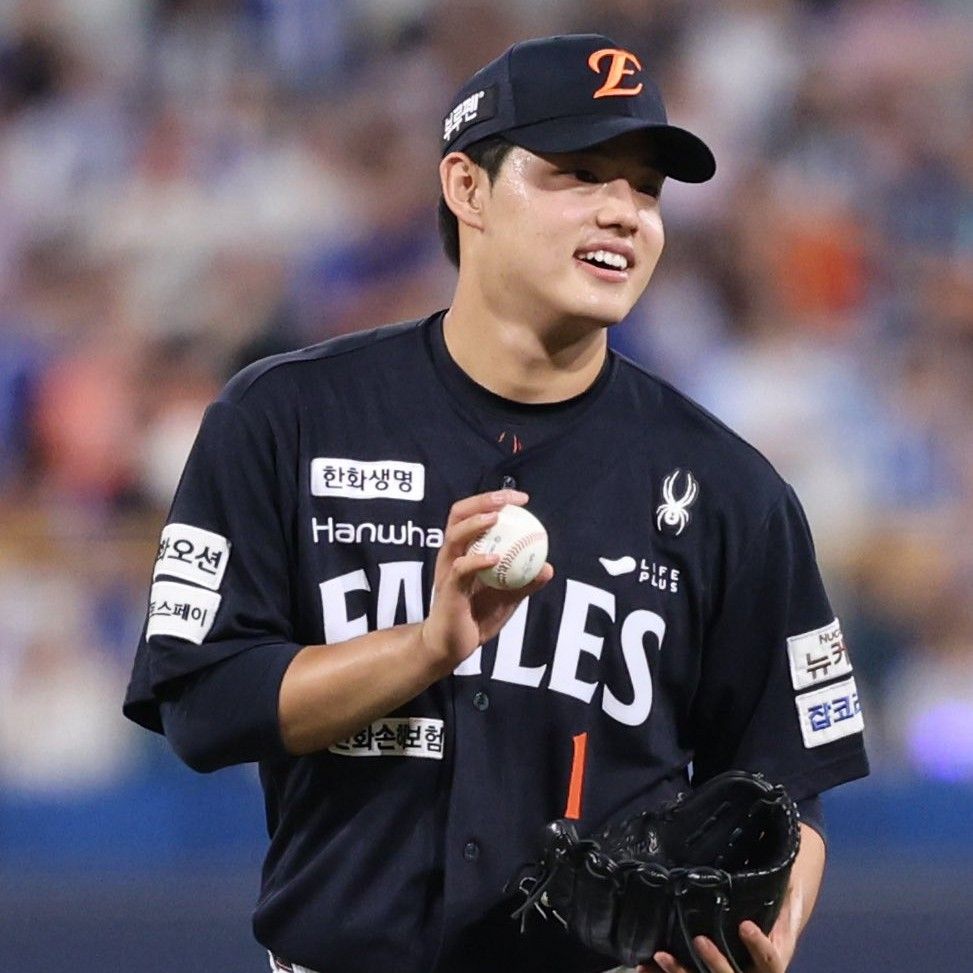 Behind-the-scenes cut of Moon Dongju