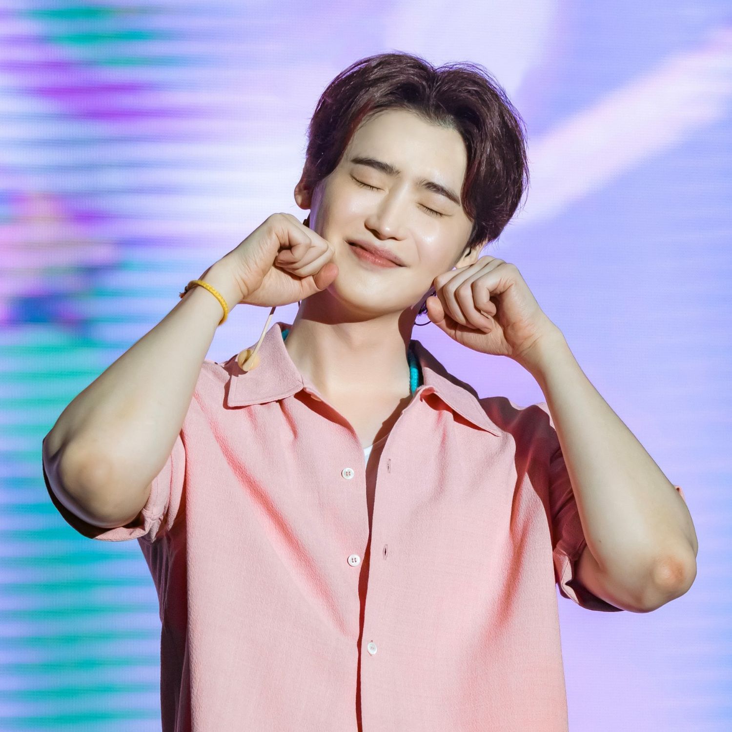 Behind-the-scenes cut of Lee Jongsuk