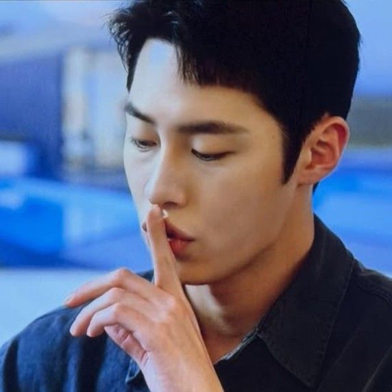 Behind-the-scenes cut of Lee Jaewook