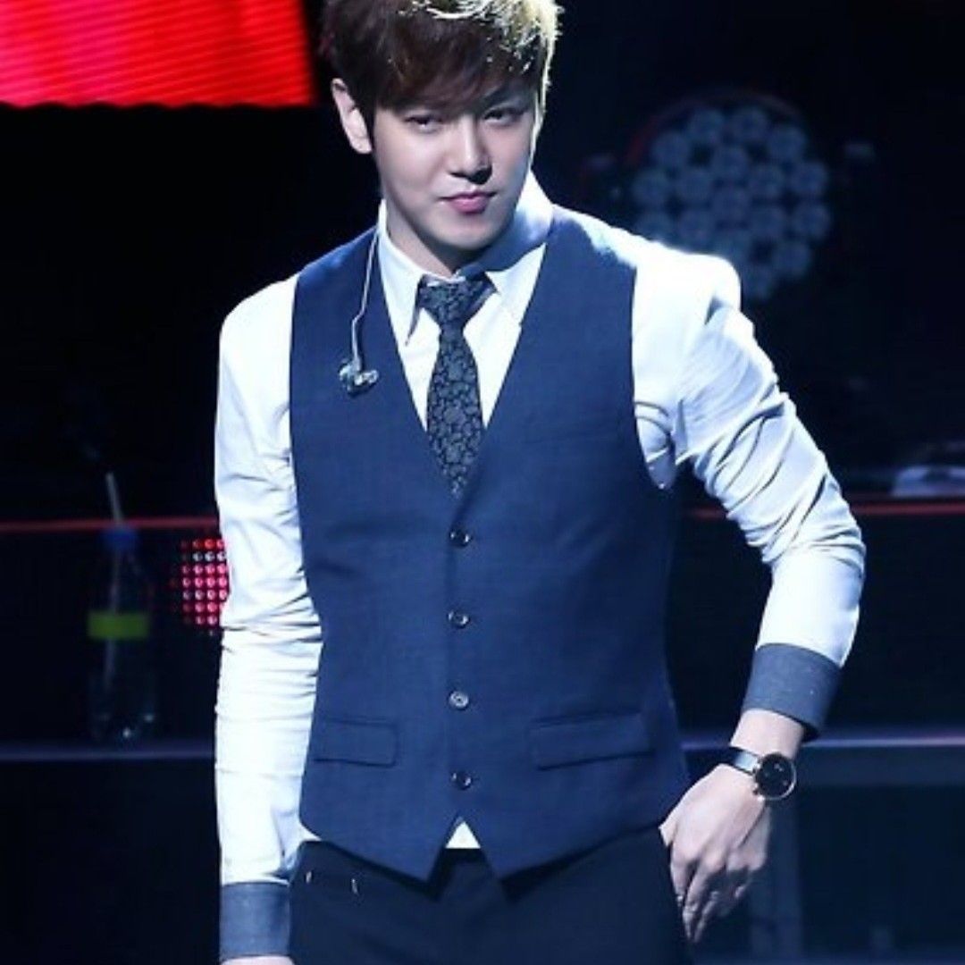 Behind-the-scenes cut of Hwanhee