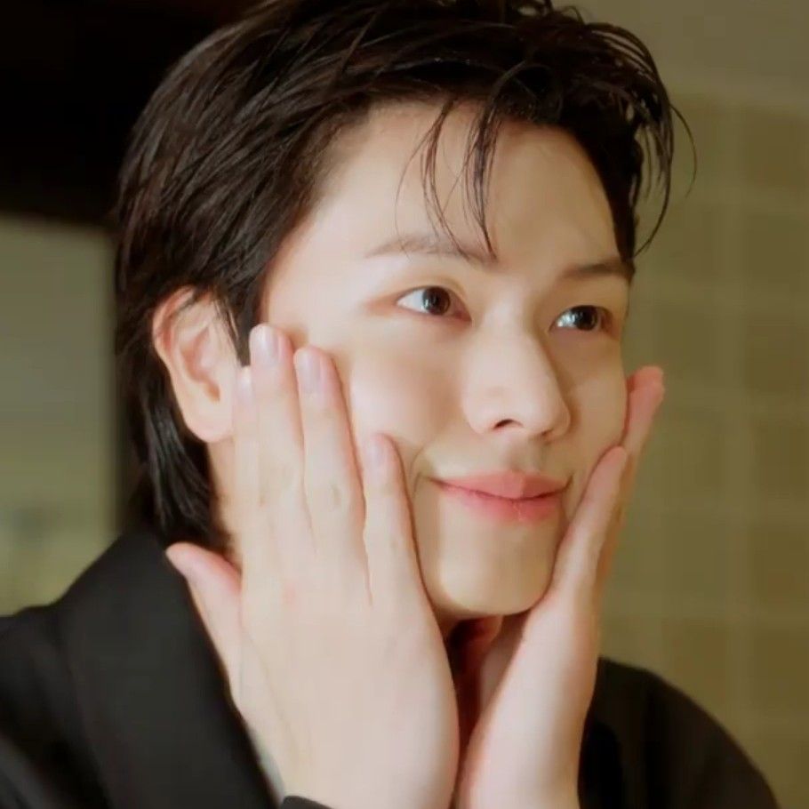 Latest photo of Yook Sungjae