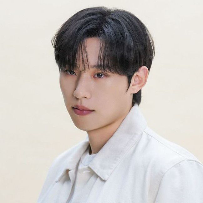 Recent activity shot of Kim Sungcheol